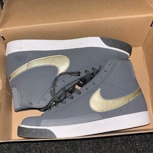 Women’s Nike Blazer Hight Top size 8.5 in great condition